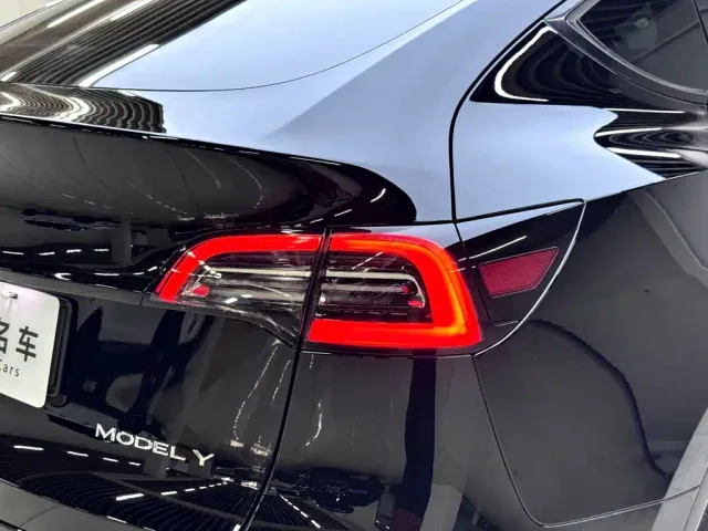 Tesla Model Y — Фото автомобиля 7