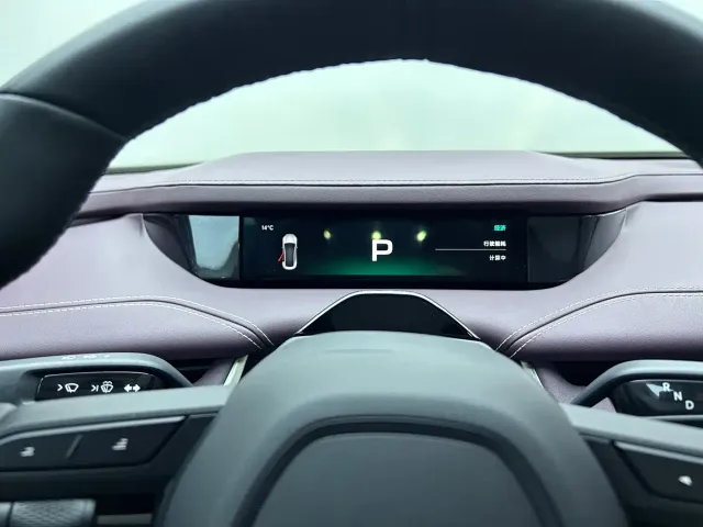 Xiaomi SU7 — Фото автомобиля 12