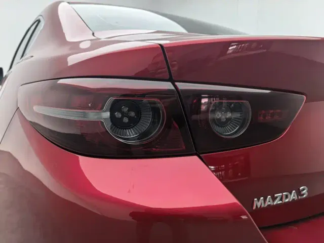 Mazda Axela — Фото автомобиля 13