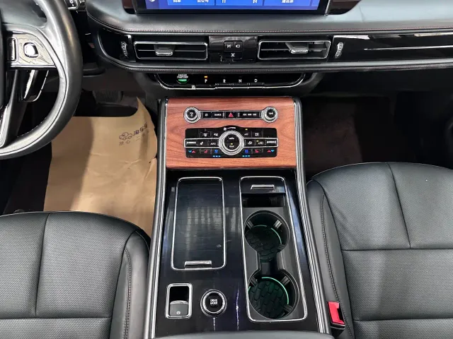 Lincoln Aviator — Фото автомобиля 16