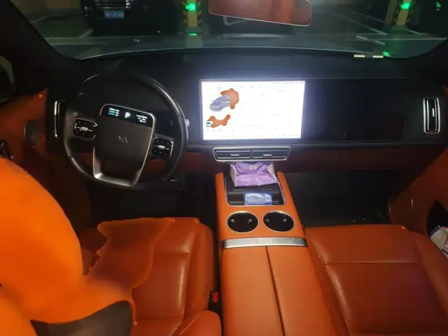Li Auto L8 — Фото автомобиля 5