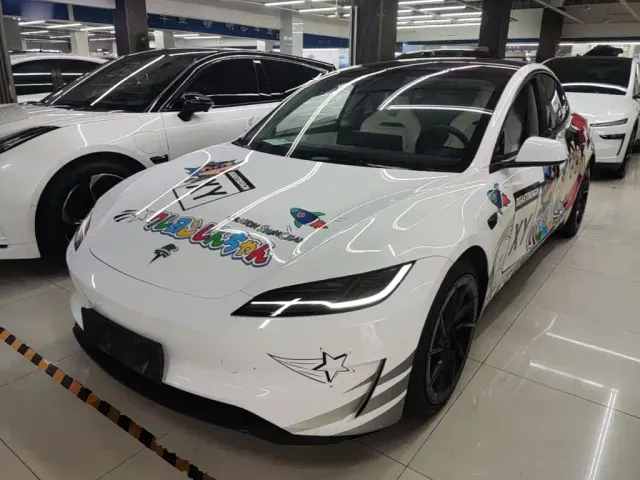 Фотография автомобиля — Tesla Model 3