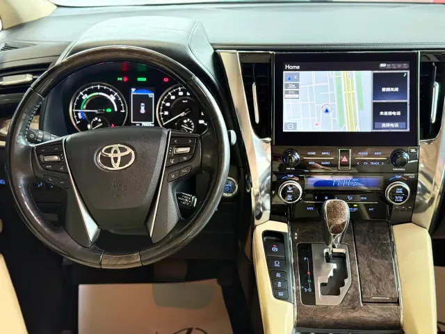 Toyota Vellfire — Фото автомобиля 9