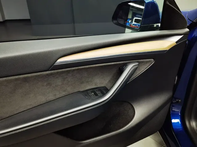 Tesla Model Y — Фото автомобиля 7