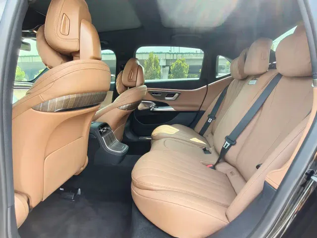 Mercedes-Benz E-Class — Фото автомобиля 17