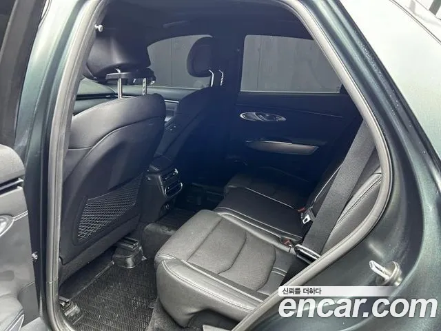 Genesis GV70 2.5T Бензин AWD — Фото автомобиля 8