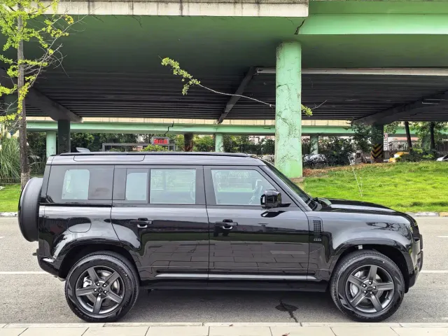 Land Rover Defender — Фото автомобиля 3