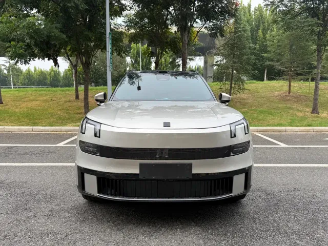 Lynk & Co 900 — Фото автомобиля 3