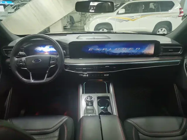 Ford Explorer — Фото автомобиля 17