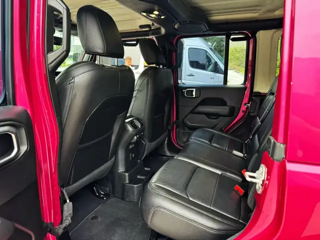 Jeep Wrangler — Фото автомобиля 9