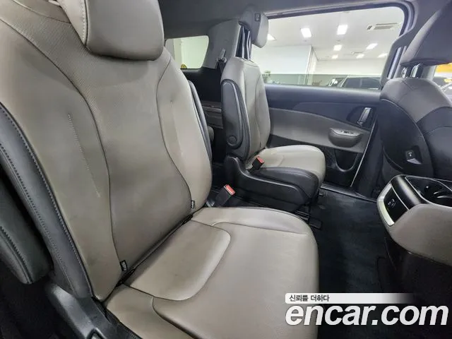 Kia Carnival Generation 4 — Фото автомобиля 17