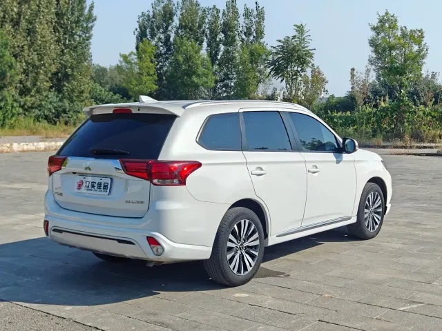 Mitsubishi Outlander — Фото автомобиля 7