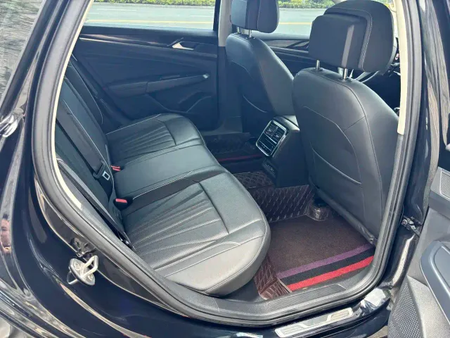 Volkswagen Passat — Фото автомобиля 15
