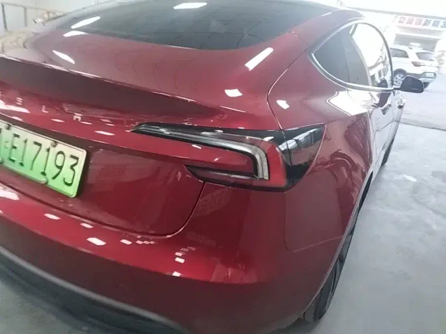 Tesla Model 3 — Фото автомобиля 7