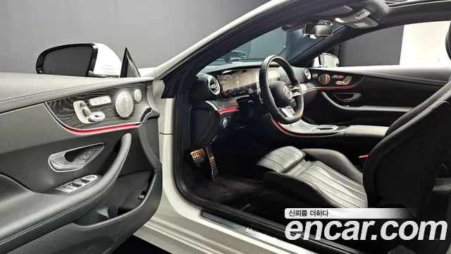 Mercedes-Benz E-Class — Фото автомобиля 12