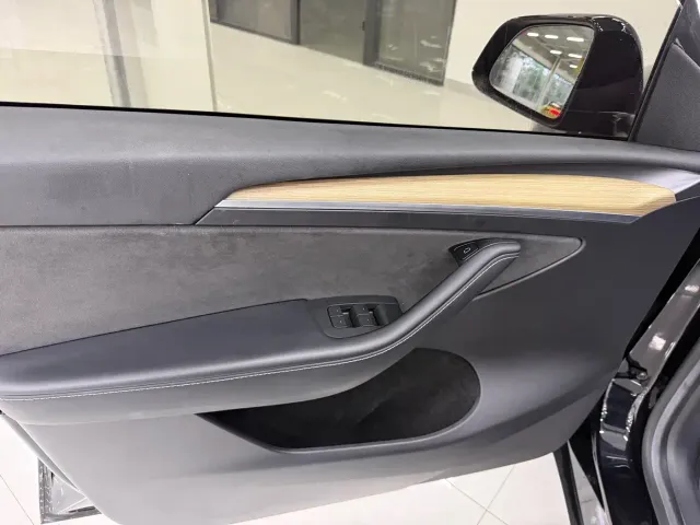 Tesla Model Y — Фото автомобиля 8