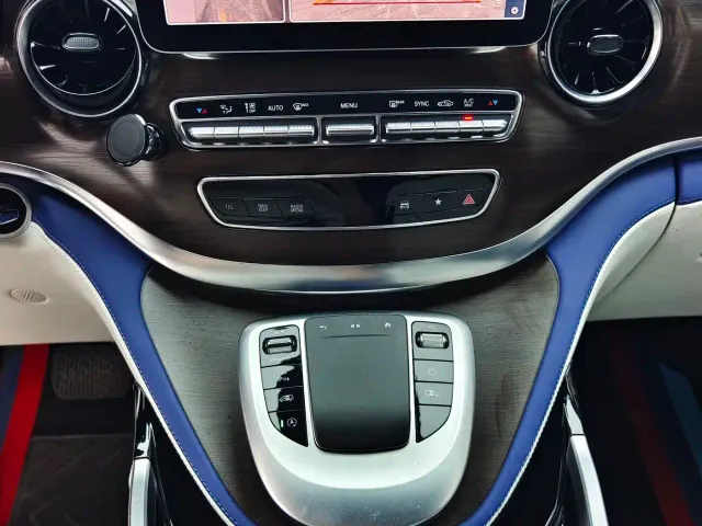Mercedes-Benz V-Class — Фото автомобиля 14