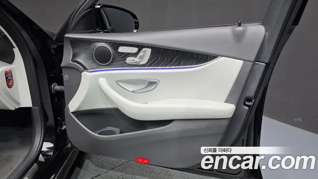 Mercedes-Benz E-Class — Фото автомобиля 21