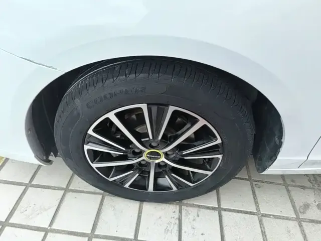 Roewe Roewe i5 2021 1.5L CVT Diamond Edition — Фото автомобиля 22