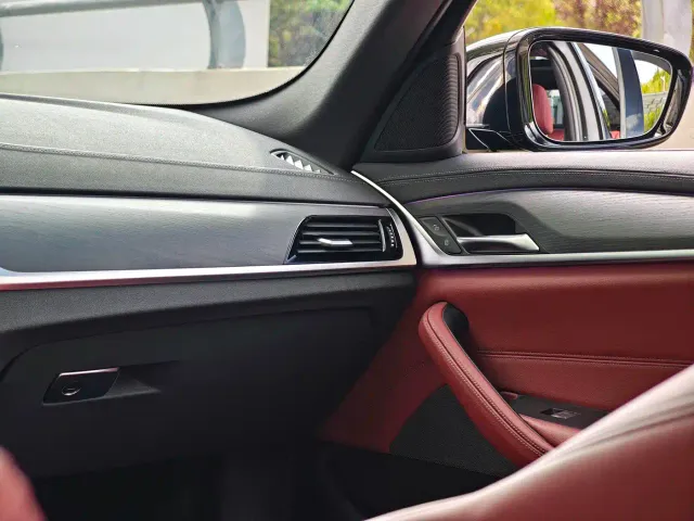 BMW 5 Series — Фото автомобиля 17