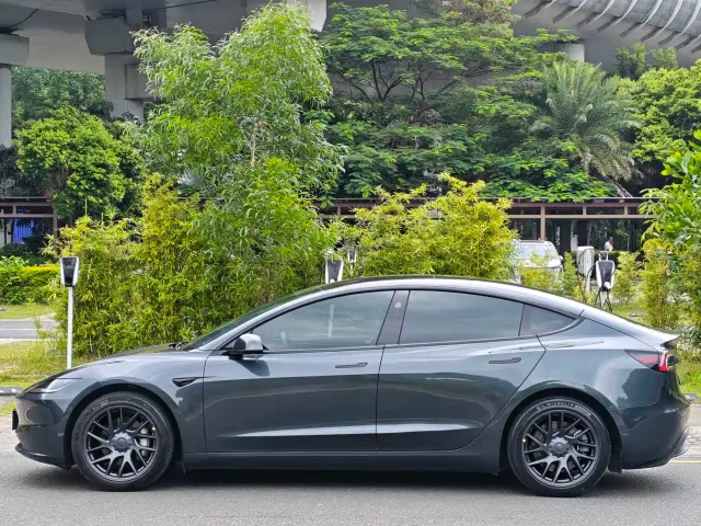Tesla Model 3 — Фото автомобиля 8