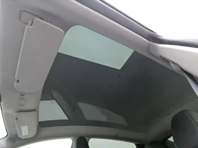 Tesla Model Y — Фото автомобиля 14