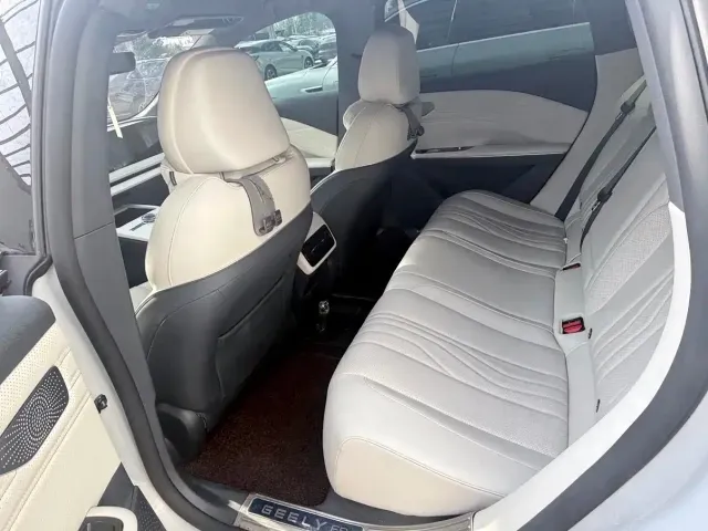 Geely Galaxy E8 — Фото автомобиля 9