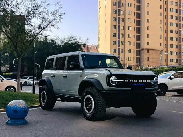 Ford Bronco — Фото автомобиля 3