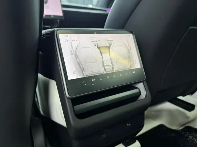 Tesla Model Y L — Фото автомобиля 9