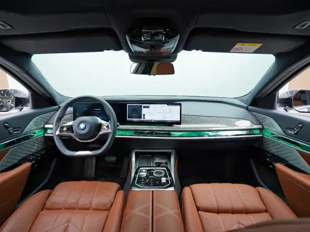 BMW i7 — Фото автомобиля 12