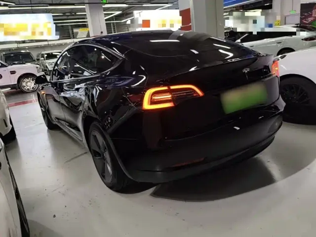 Tesla Model 3 — Фото автомобиля 4