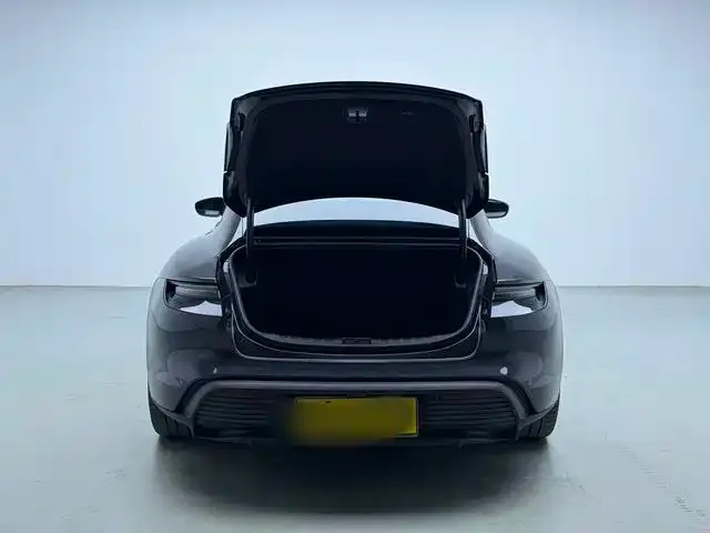 Porsche Taycan — Фото автомобиля 15