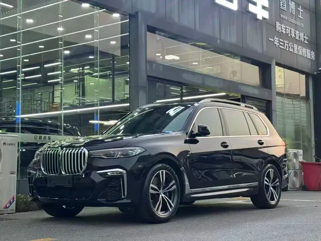 BMW X7 — Фото автомобиля 3