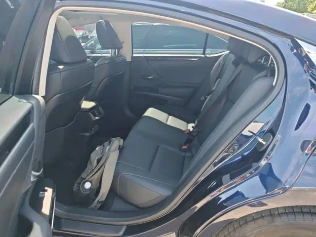 Lexus ES — Фото автомобиля 16