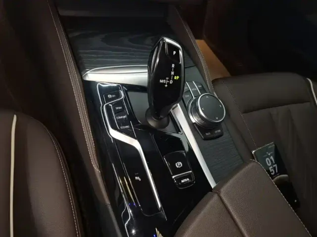 BMW 5 Series — Фото автомобиля 13