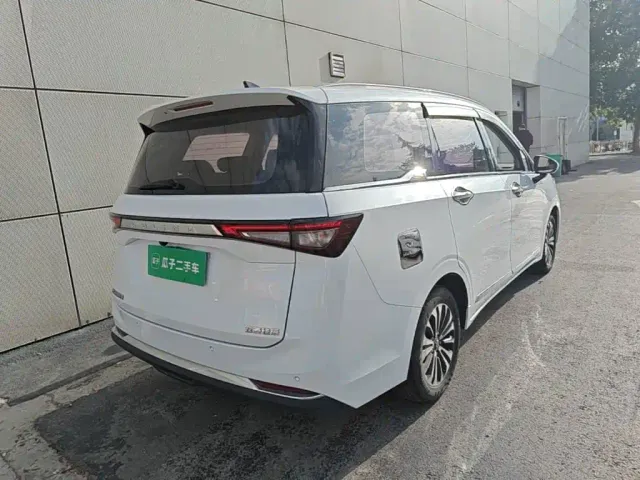 Wuling Jiachen — Фото автомобиля 6