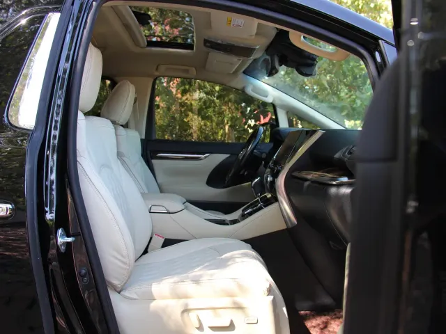 Toyota Alphard 2021 Hybrid 2.5L Luxury — Фото автомобиля 16