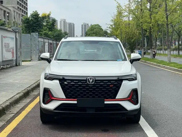 Changan CS35 Plus — Фото автомобиля 2
