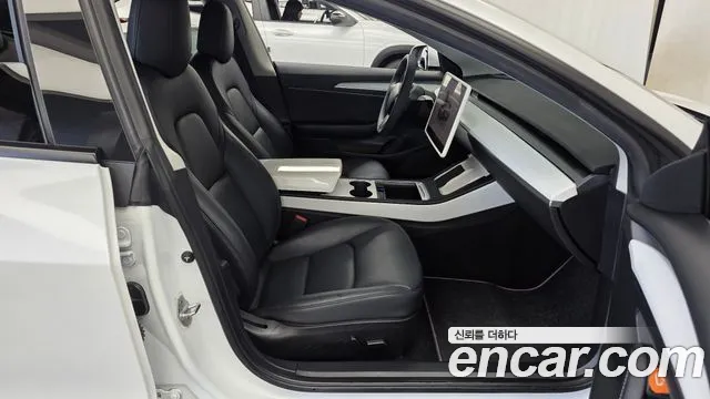 Tesla Model 3 — Фото автомобиля 17