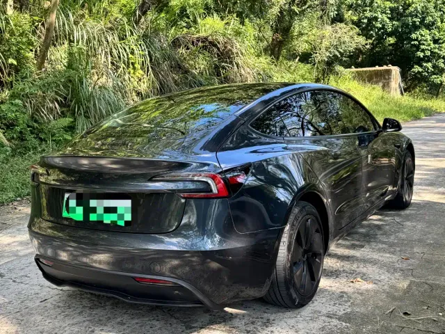 Tesla Model 3 — Фото автомобиля 4