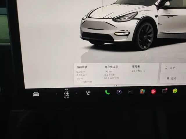 Tesla Model Y — Фото автомобиля 11
