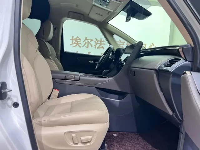 Toyota Alphard — Фото автомобиля 12