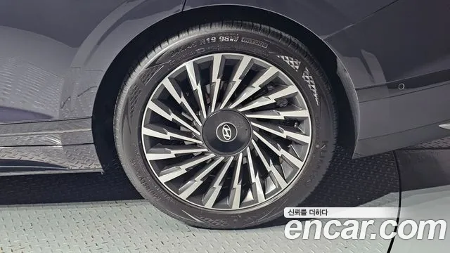 Hyundai Grandeur Grandeur (GN7) 2.5 Бензин 2WD — Фото автомобиля 20