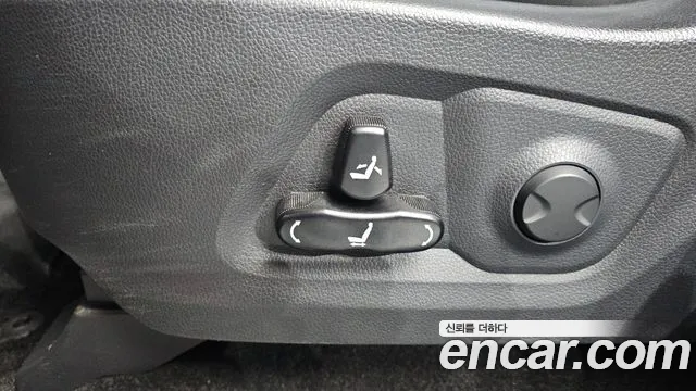 KG_Mobility_Ssangyong Rexton Новый Rexton Sport Khan Дизель 2.2 4WD — Фото автомобиля 14