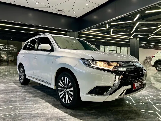 Mitsubishi Outlander — Фото автомобиля 3