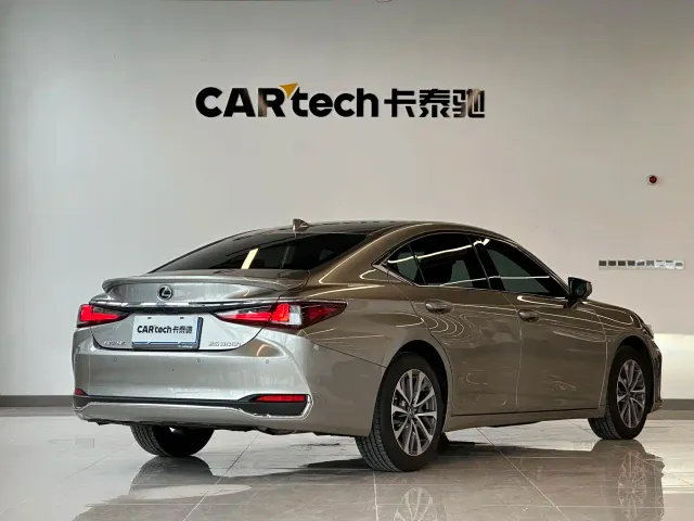 Lexus ES — Фото автомобиля 5