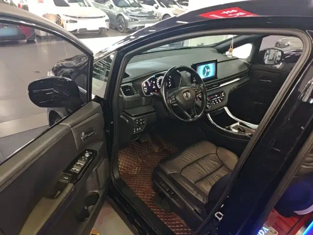 Honda Odyssey — Фото автомобиля 15
