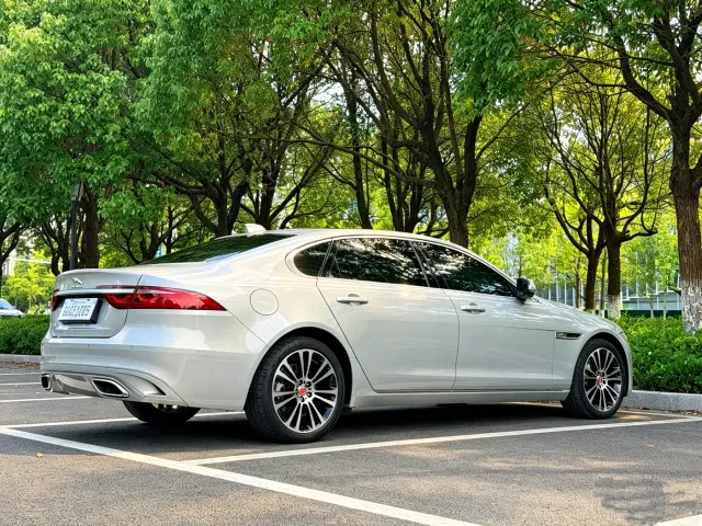 Jaguar XFL — Фото автомобиля 8
