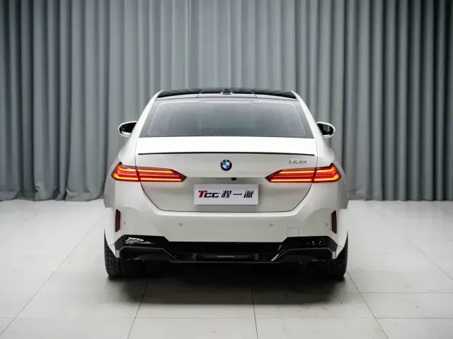 BMW 5 Series — Фото автомобиля 9