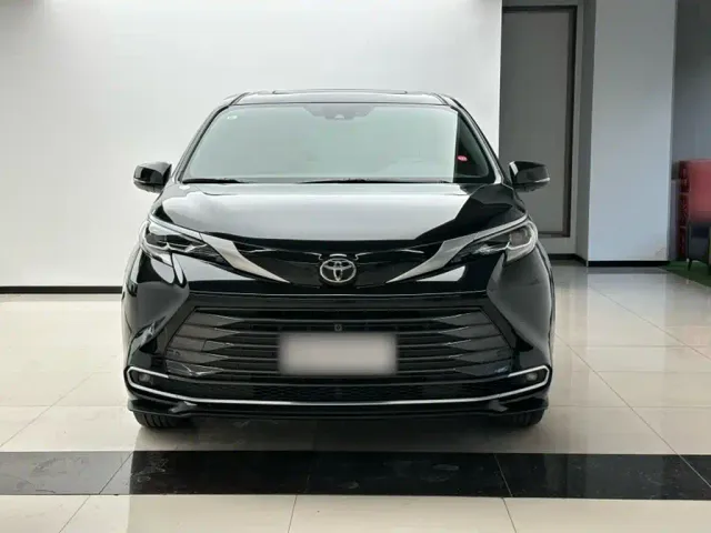 Toyota Sienna — Фото автомобиля 8